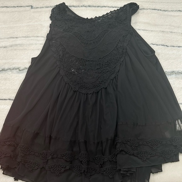 black and white flowy tank tops lightly used - Picture 1 of 4